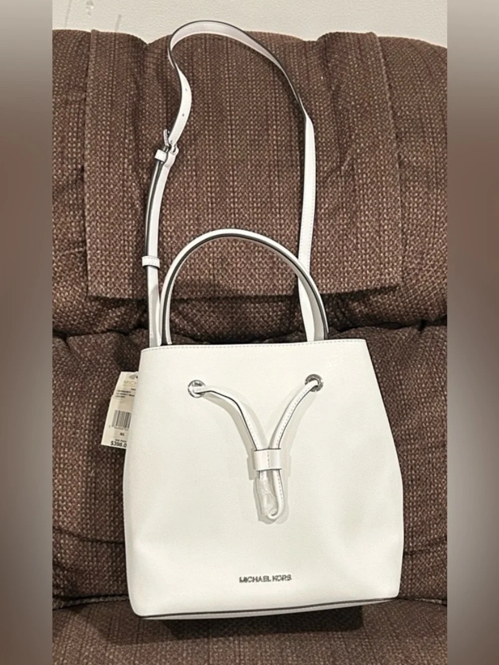 Michael Kors Suri Optic White Large Bucket Messenger Bag. NWT 